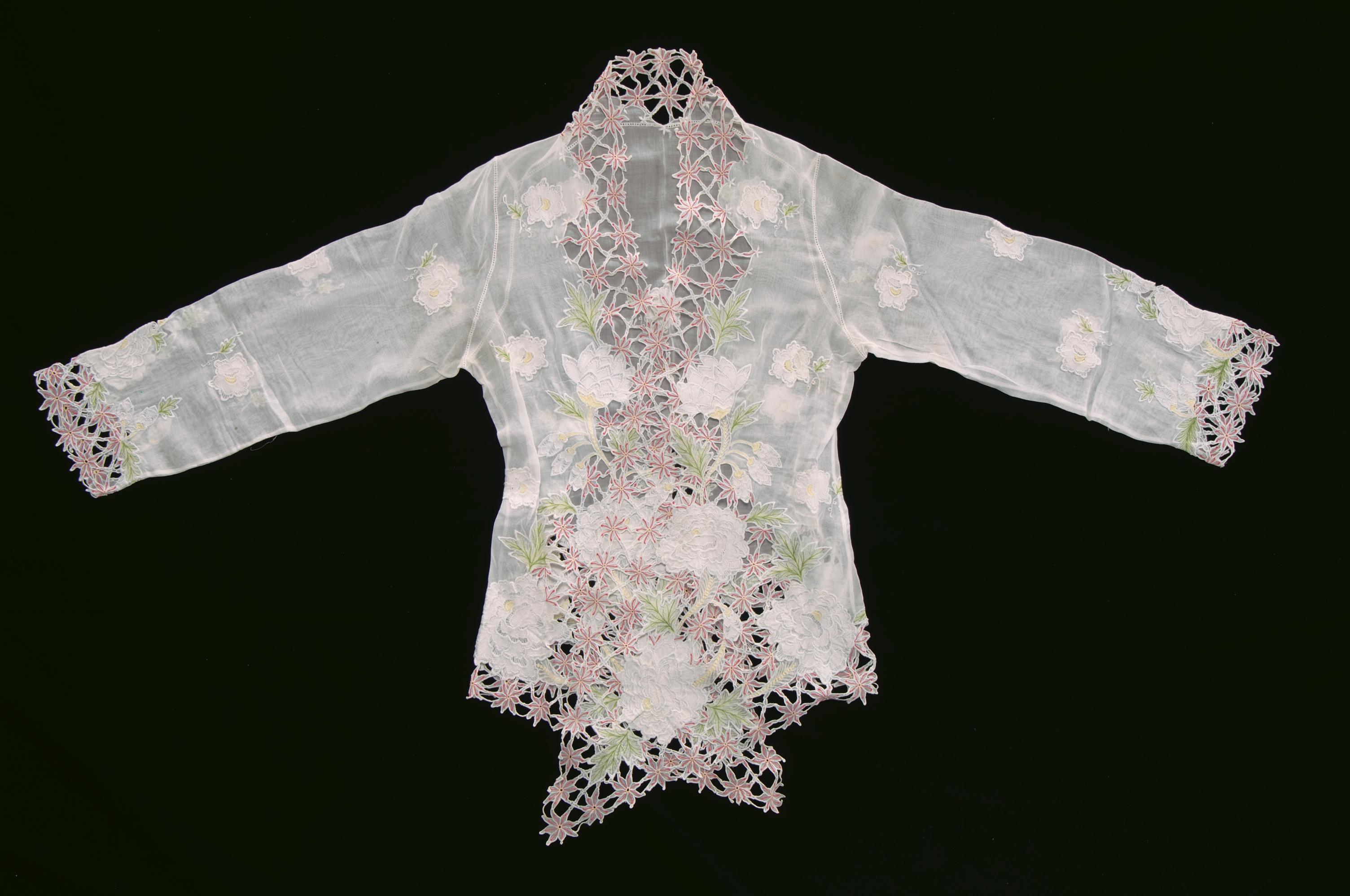 <strong> Kebaya<br>
</strong><br>
<span style="background-color: white; letter-spacing: 0.4pt;">2011-01328<br>
</span><span style="background-color: white; letter-spacing: 0.4pt;">1950s<br>
</span><span style="background-color: white; letter-spacing: 0.4pt;">Straits Settlements and Indonesia<br>
</span><span style="color: black;">Collection of the Peranakan Museum<br>
</span>
<p style="color: #000000; margin: 0in 0in 8pt;"><span style="background: white; letter-spacing: 0.4pt;">To see other <em>kebaya</em> in the NC, click </span><span style="background: white; letter-spacing: 0.4pt; color: #0070c0;">here</span><span style="background: white; letter-spacing: 0.4pt;">.</span>